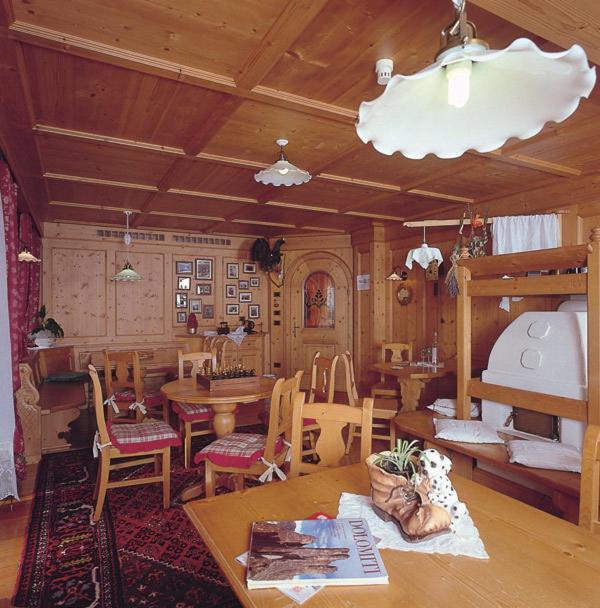 Hotel Garni Soreie Pozza di Fassa Eksteriør bilde