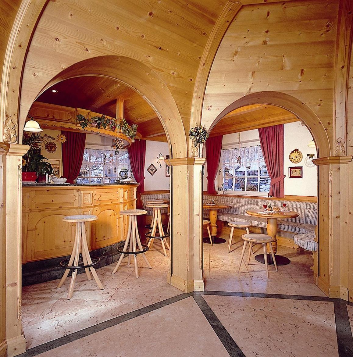 Hotel Garni Soreie Pozza di Fassa Eksteriør bilde
