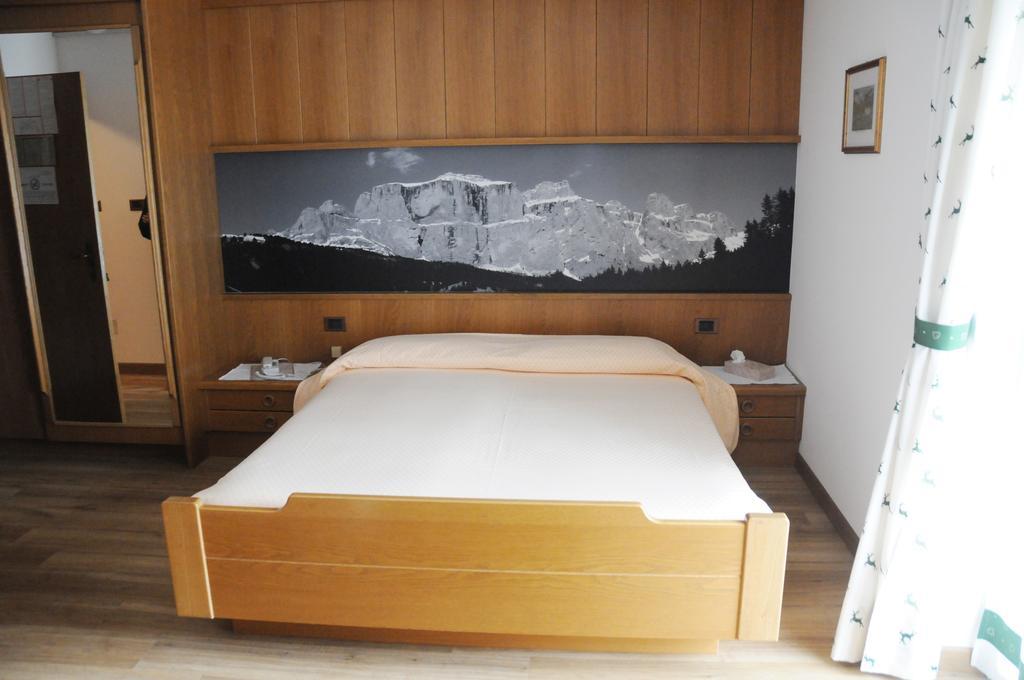 Hotel Garni Soreie Pozza di Fassa Eksteriør bilde