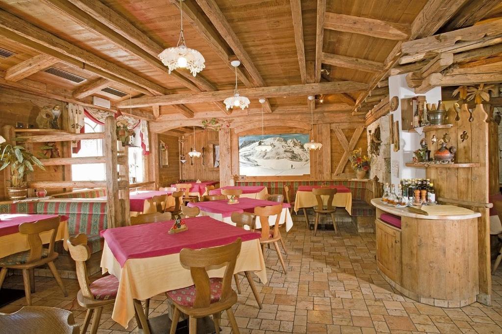 Hotel Garni Soreie Pozza di Fassa Eksteriør bilde