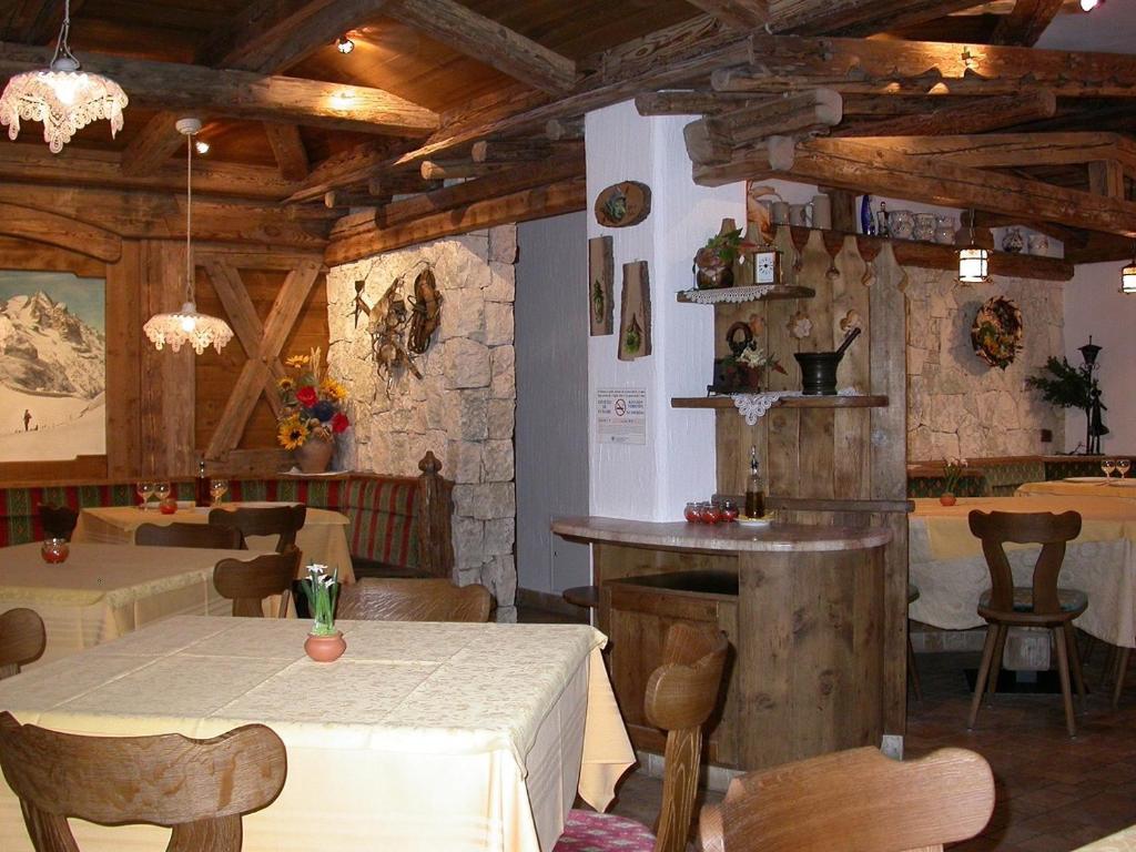 Hotel Garni Soreie Pozza di Fassa Eksteriør bilde